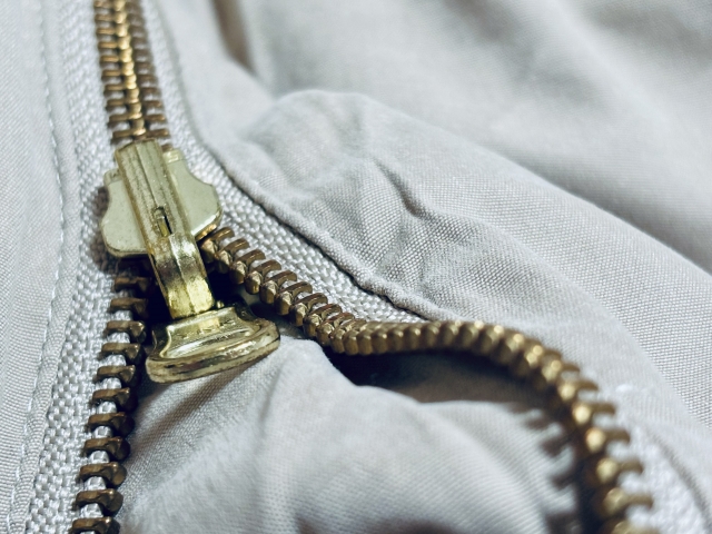 片方外れたチャックの修理法