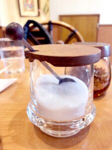 珪藻土で砂糖を守る